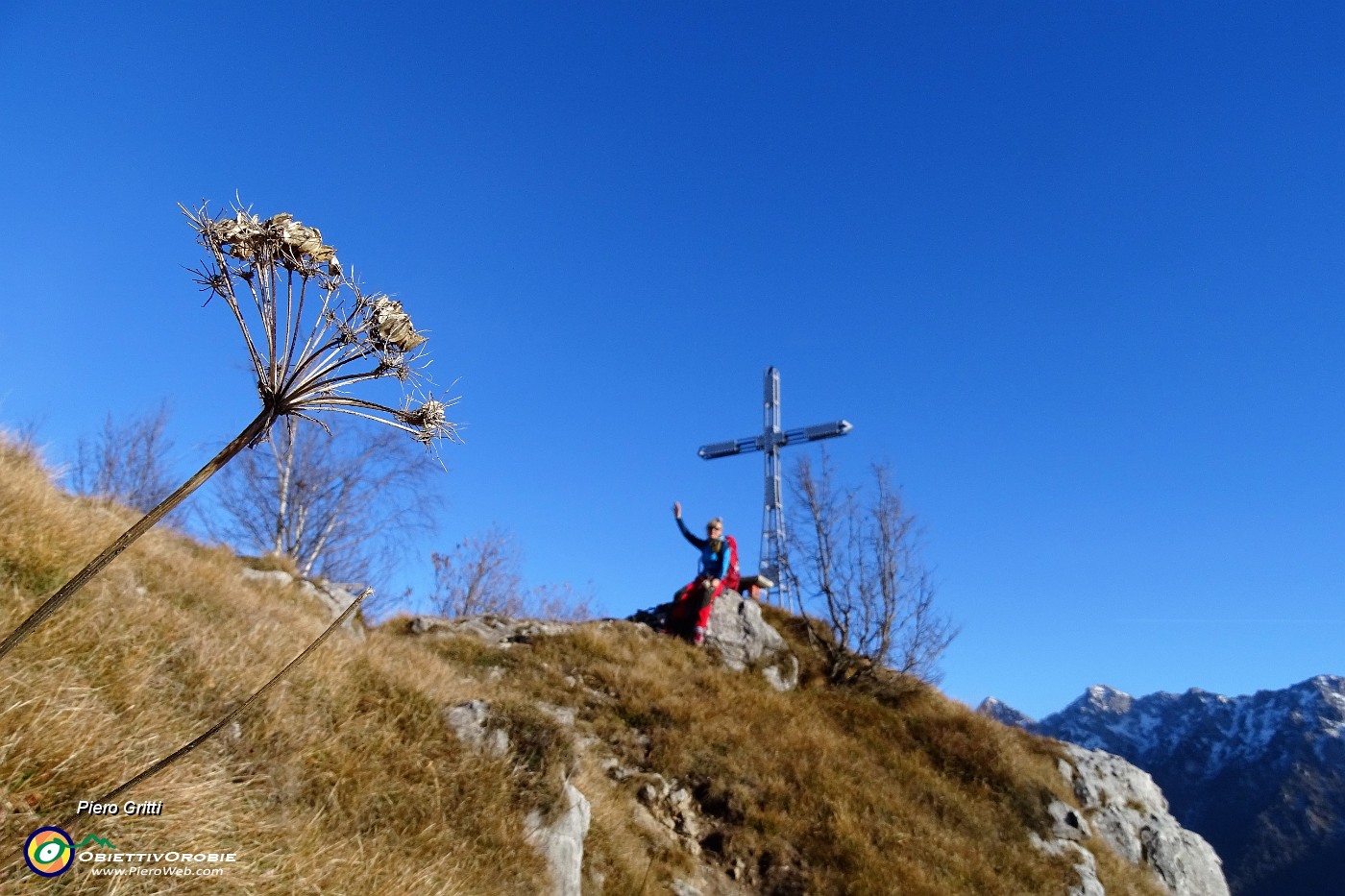 30 Alla croce del Monte Castello (1425 m).JPG